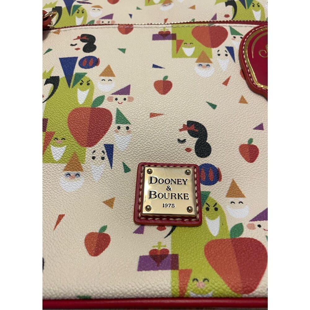 Disney Dooney & Bourke Bag - Snow White And The Seven Dwarfs - Crossbody - Picture 3 of 9